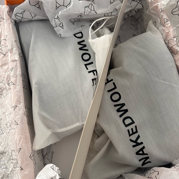 New sneakers Wolfe I bought them but the size didn't fit me. - Picture 9 of 10